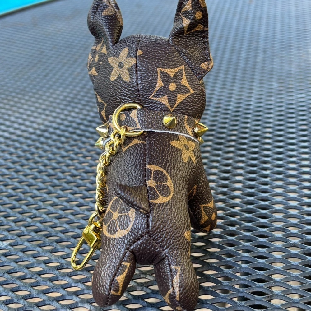 Dark Brown Adorable Dog Keychain with Gold Accents and Gold Spiked Collar NWOT - Picture 5 of 6